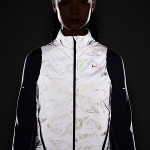 Nike Swift Women's Therma-FIT ADV Reflective Running Vest Small